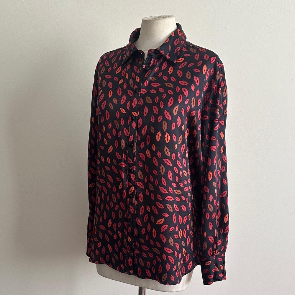 Johnny Was Zamora Boxy Charmeuse LIPS Button Down SILK Blouse sz Medium - Picture 4 of 7